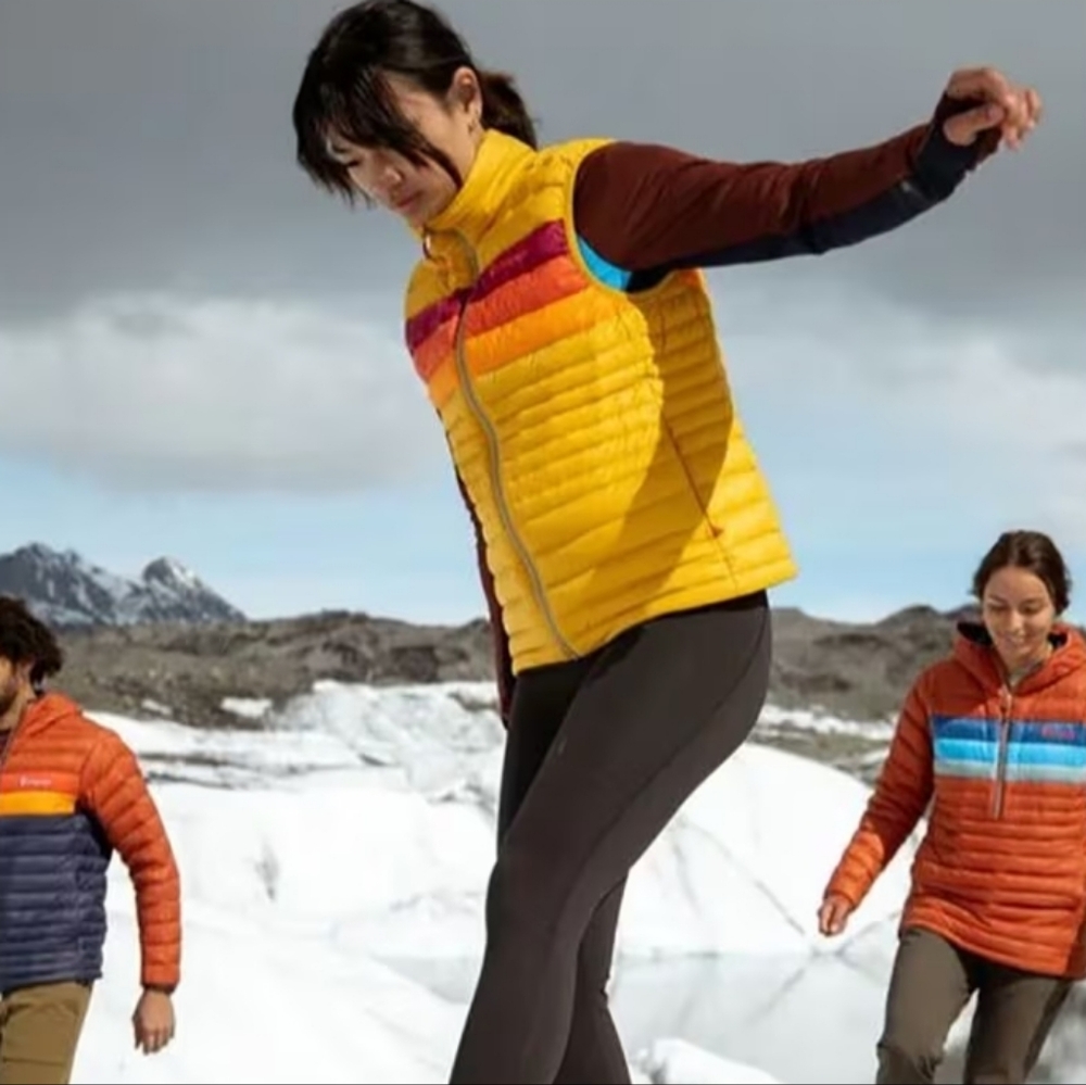 NWT WOMEN'S COTOPAXI FUEGO DOWN VEST - Picture 2 of 7